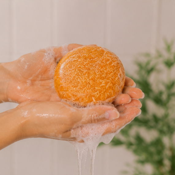 Champú Sólido de Cúrcuma · Doréa
